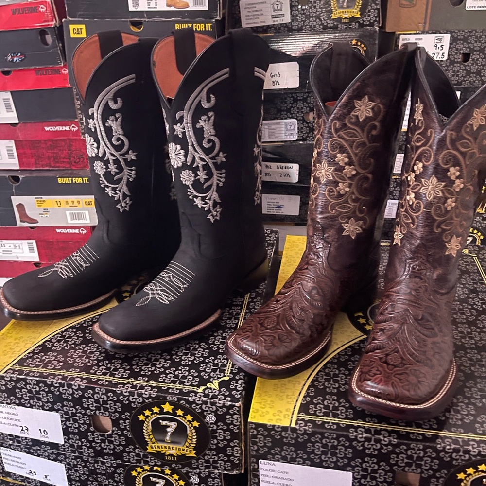 Women's Embroidered Western Boots